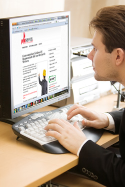 immagine di un lavoratore che svolge corsi online